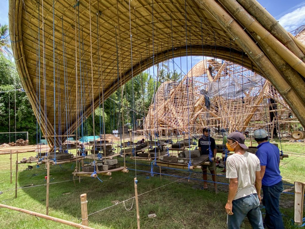 Construção Ginasio de bambu