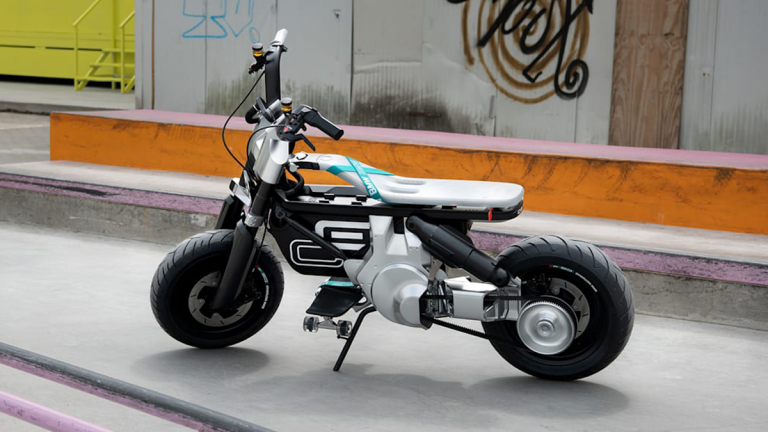 Esta moto elétrica tem o melhor dos dois mundos, motor econômico e