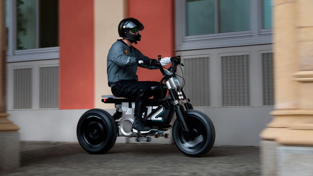 Levando a mesma nomenclatura do scooter elétrico CE 04, a moto elétrica da BMW possui diferenciais que a tornam uma excelente alternativa em se tratando de mobilidade urbana individual.