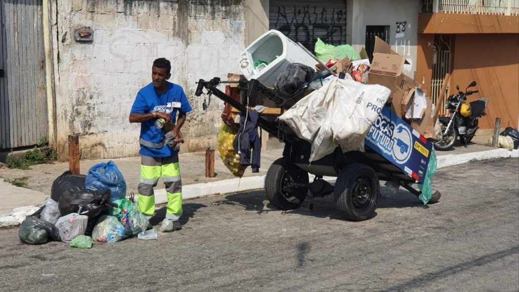 A ONG começou em 2012 com o intuito de retirar os catadores de materiais recicláveis da invisibilidade, sensibilizas a sociedade para a causa e promover a autoestima desses profissionais.