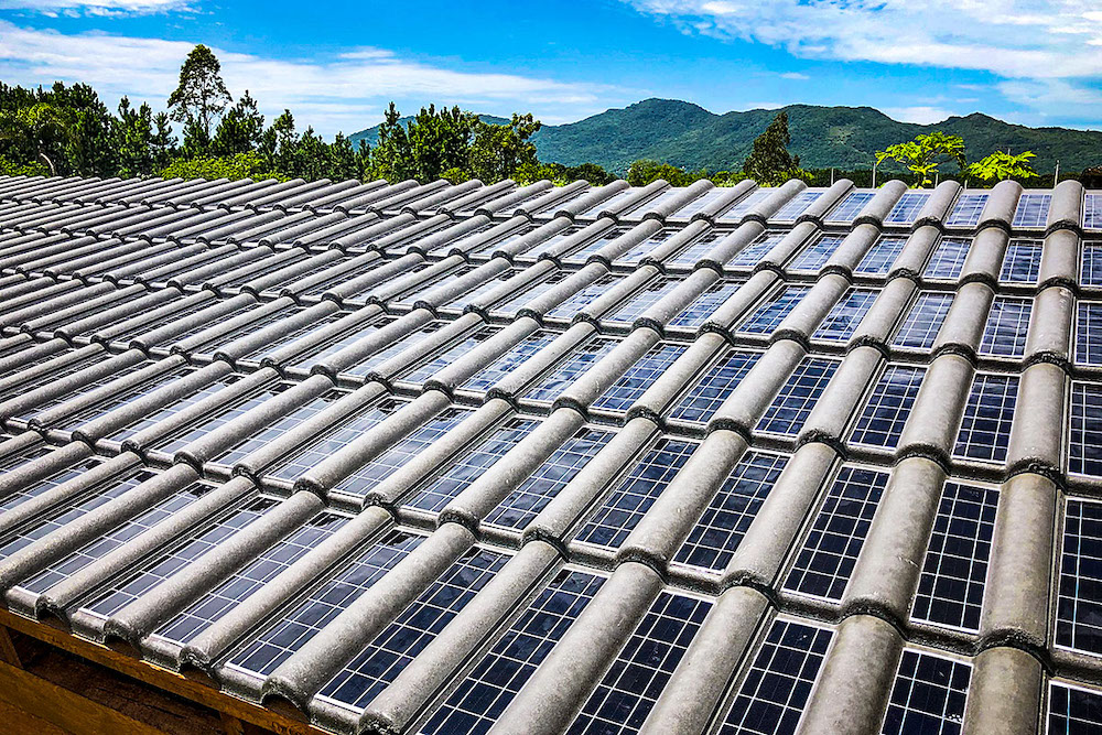 Telha Solar no Brasil: Preço e Onde Comprar (2024) 1 Tégula-Solar-–-a-primeira-telha-solar-brasileira