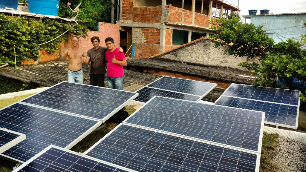 placas solares na favela