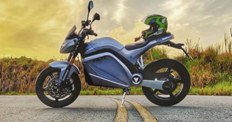 Esta moto elétrica tem o melhor dos dois mundos, motor econômico e