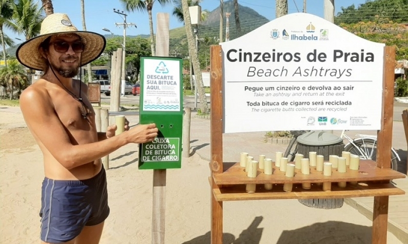 O processo de reciclagem de bitucas de cigarros se inicia nas próprias praias pelas caixas coletoras de bitucas e os totens com ‘cinzeiros de praia’