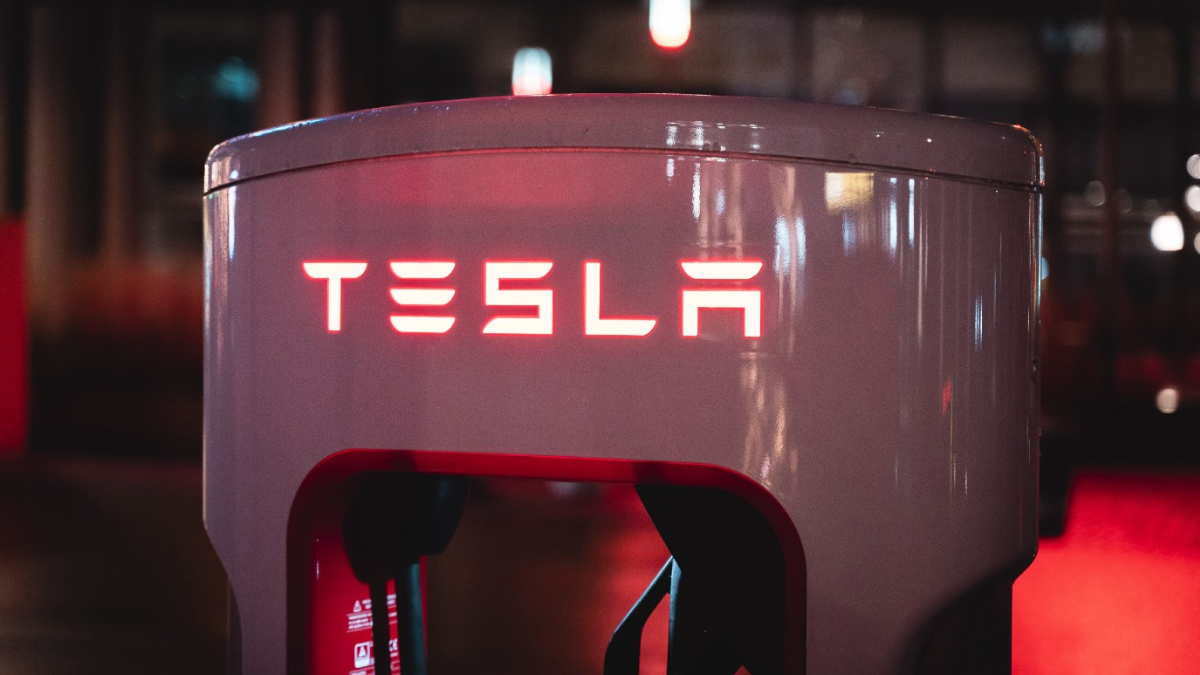 Tesla Cria Bateria Para Carros Elétricos Que Pode Durar 100 Anos