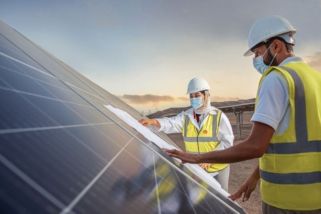 Desde novembro de 2021, o governo mineiro isenta o ICMS das operações de importação de equipamentos e componentes para a geração de energia solar e eólica. 
