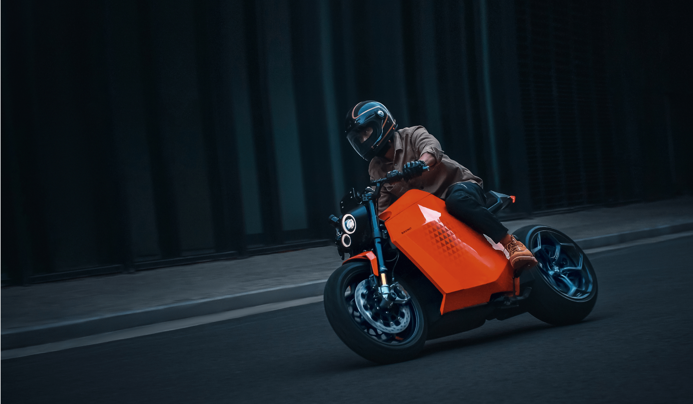 Moto Elétrica Davinci DC100: 400 Km e Carga em 30 Min