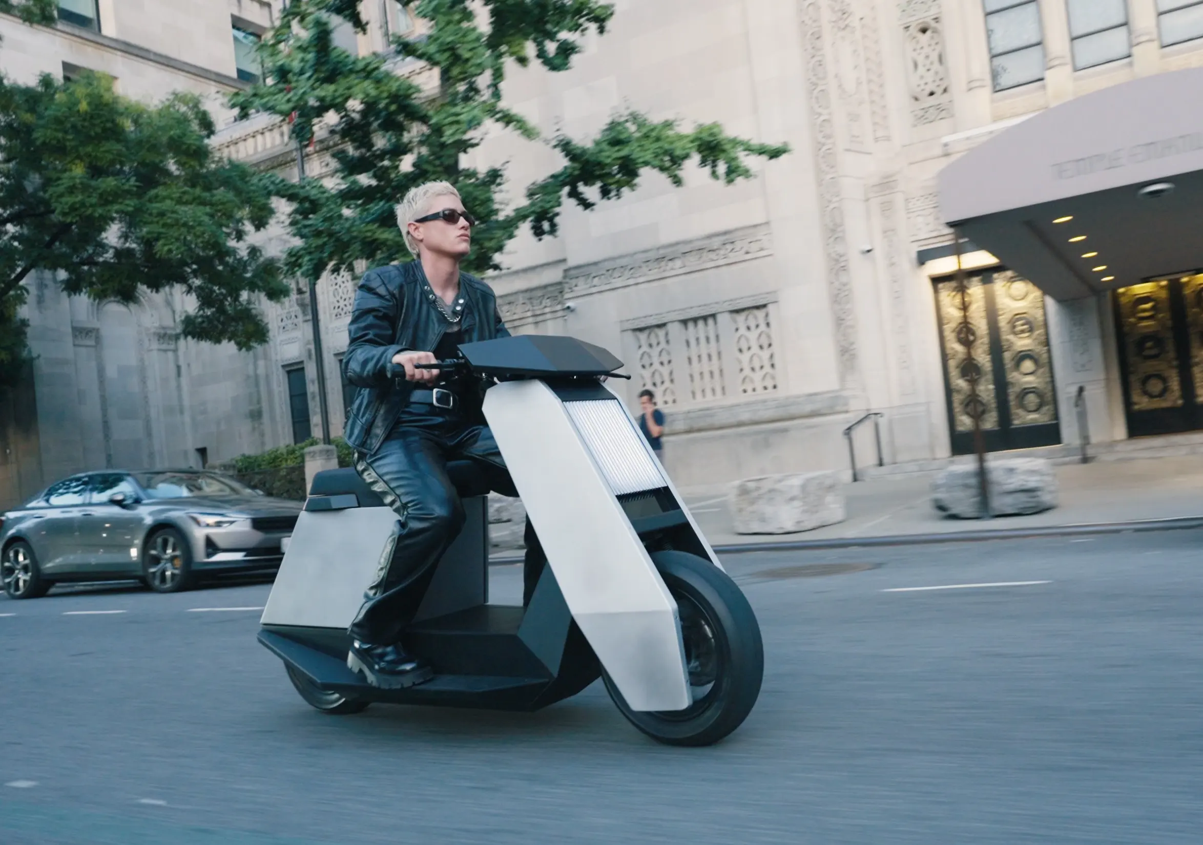 Infinite Machine P1: Scooter Elétrica 12 kW e 96 km