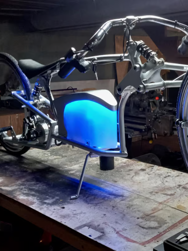 Conheça a Blue Steel Uma E-bike Futurista Feita em Casa