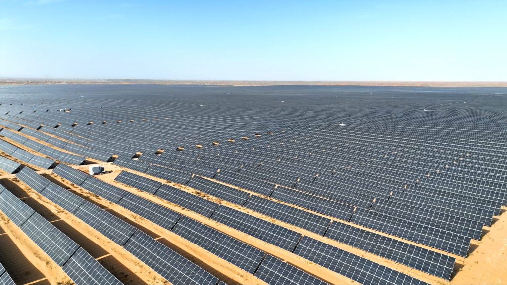 Tecnologia Avançada Impulsiona Usina Solar no Deserto Chinês 1 Usina Solar no Deserto Chinês