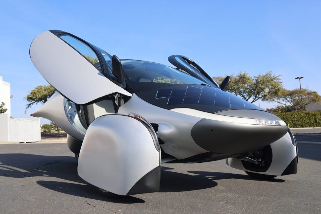 Inovação Solar: Aptera Lança Carro Movido à Luz do Sol