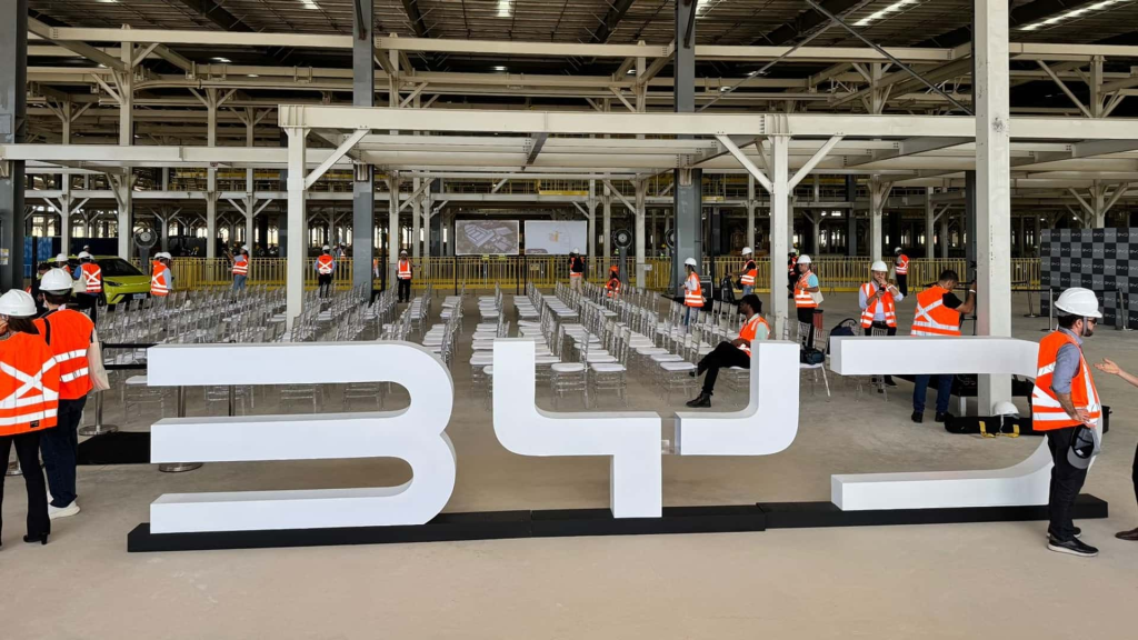 fábrica carros elétricos byd no brasil