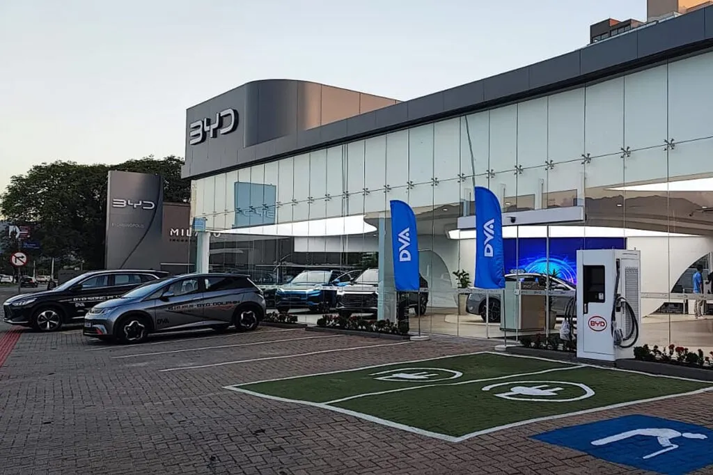 BYD Revoluciona Carregamento de Veículos Elétricos com AutoCarga Inteligente 1 byd autocarga carregamento de veículos elétricos